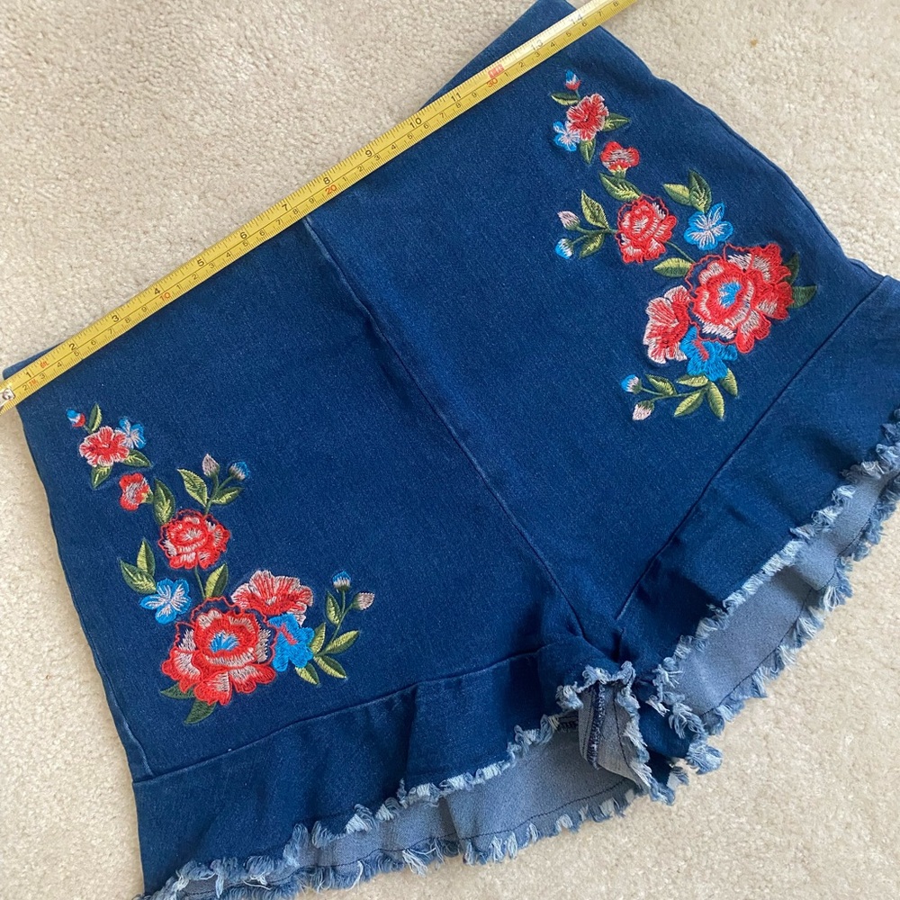 Embroidered Floral Denim Shorts - Picture 6 of 9